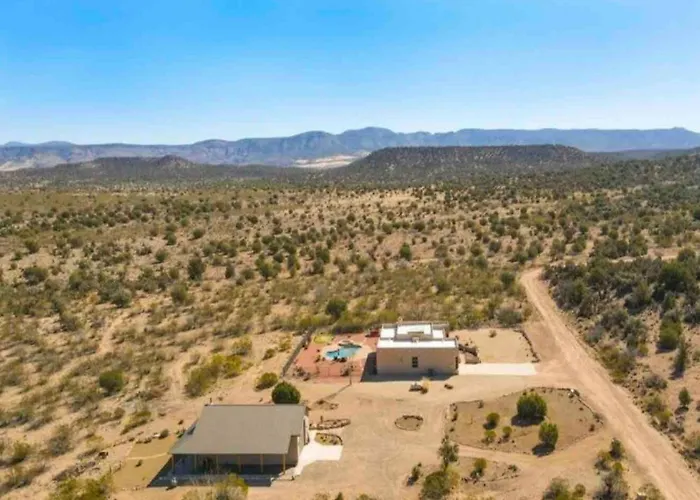Stargazers Private Paradise With Pool And Hot Tub!